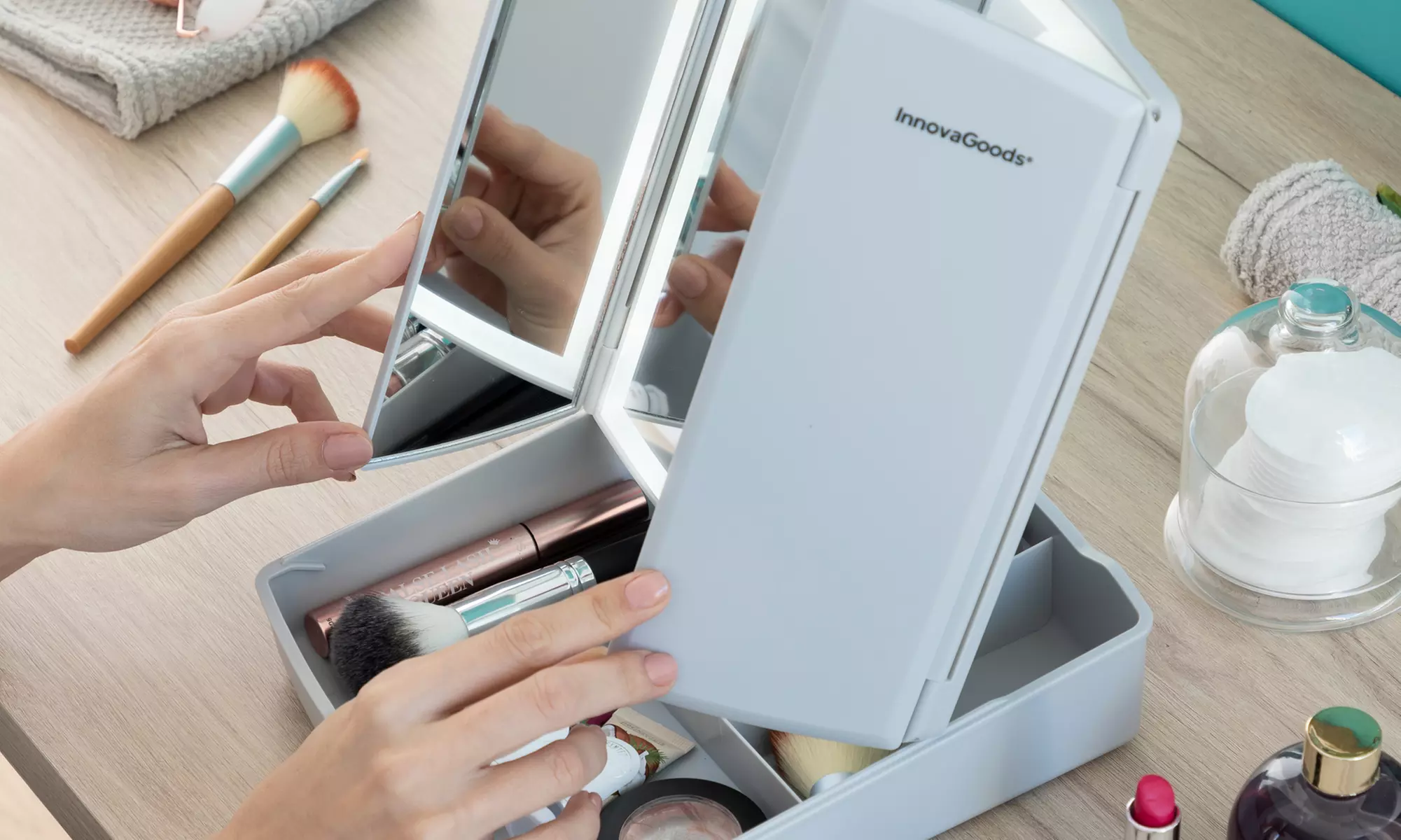 InnovaGoods LED Vergrößerungsspielgel oder klappbarer LED-Spiegel