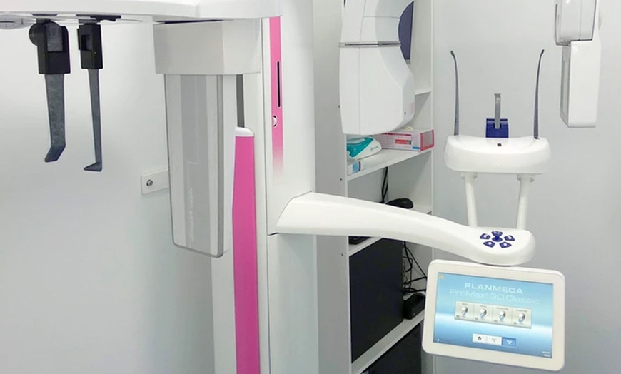 Image 4: Blanqueamiento led y limpieza bucal en Clinica dental Marcelo Usera