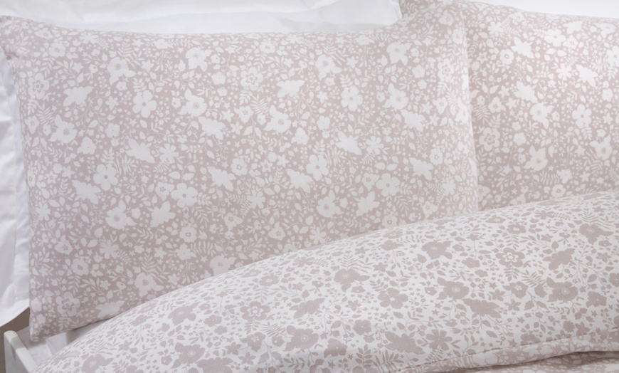 Image 5: Pieridae Ditsy Floral Reversible Duvet Set