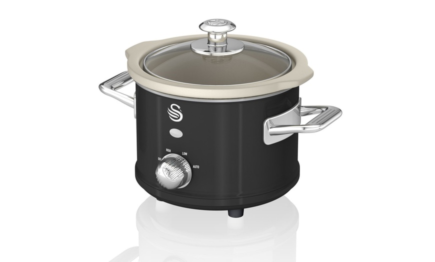 Image 40: Swan 1.5L, 3.5L or 6.5L Retro-Style Slow Cooker