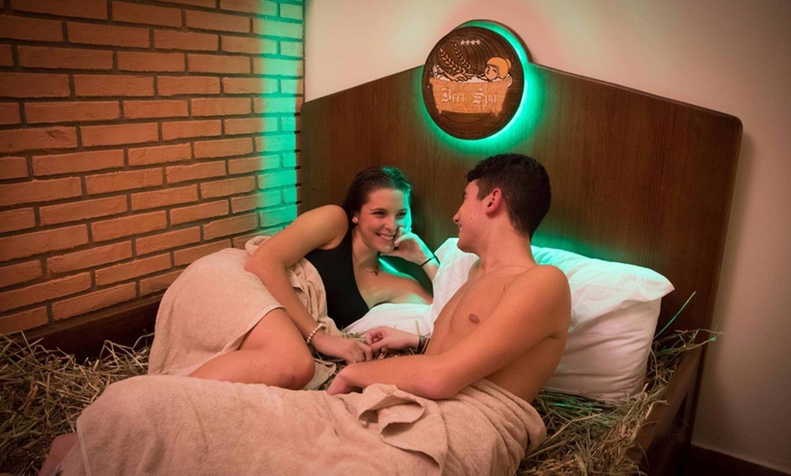 Image 4: Relájate y disfruta: baño y sauna de cerveza para 2 personas