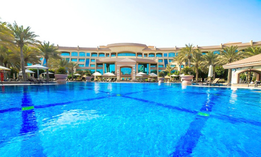 Image 2: Abu Dhabi: 5* Stay with Breakfast