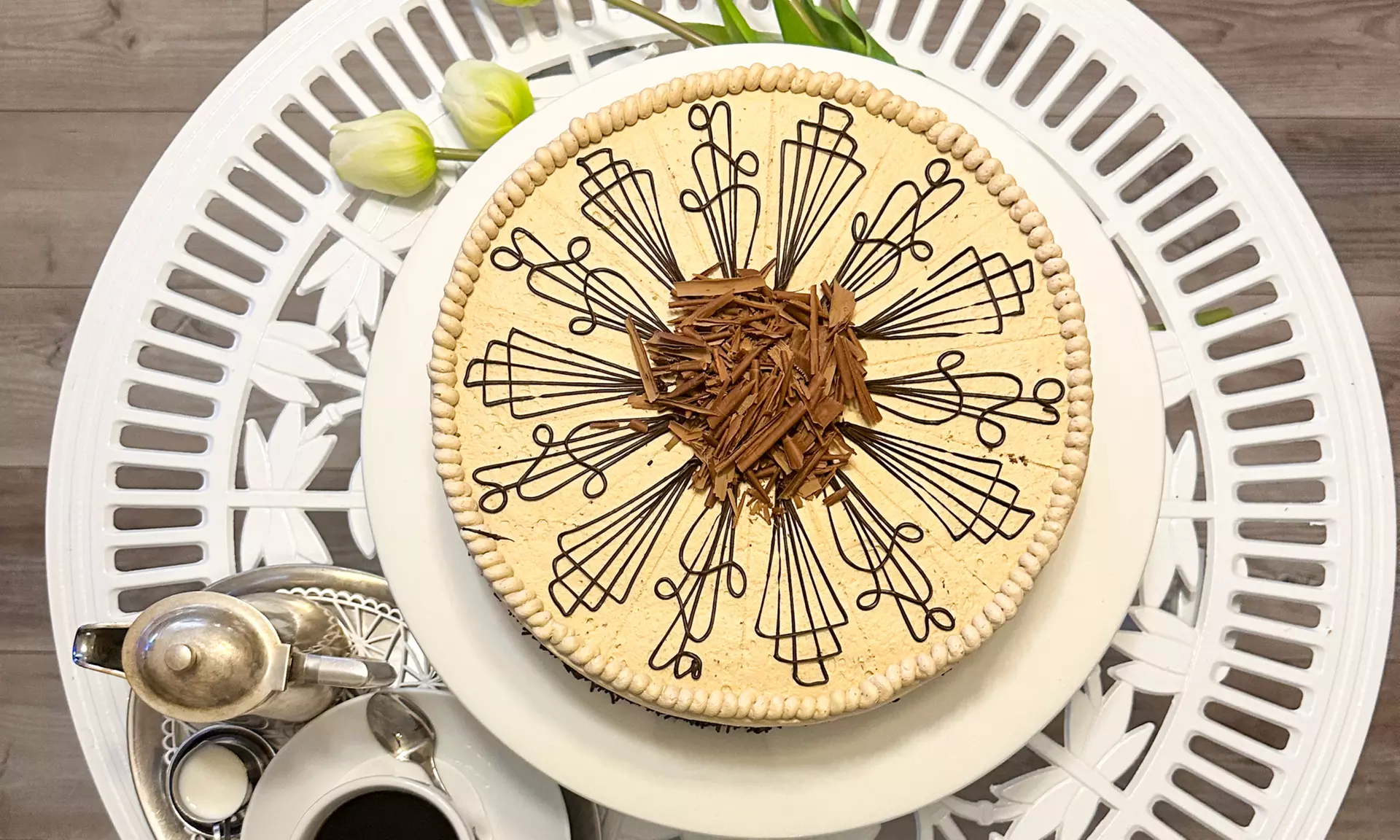 Hausgemachte Torte & Heißgetränk für 1 - 8 Personen