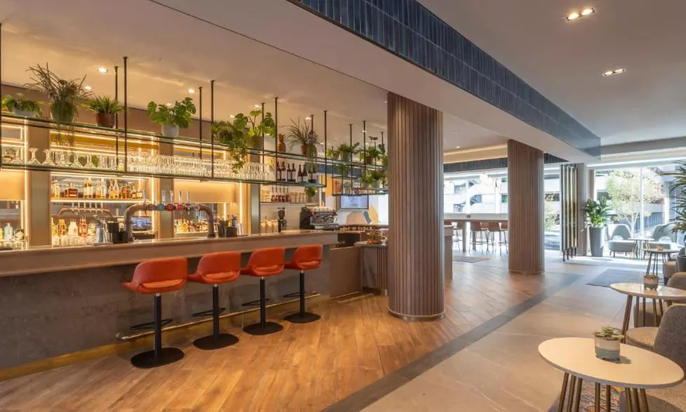 Brighton and Hove: Deluxe Double with Breakfast and Dinner