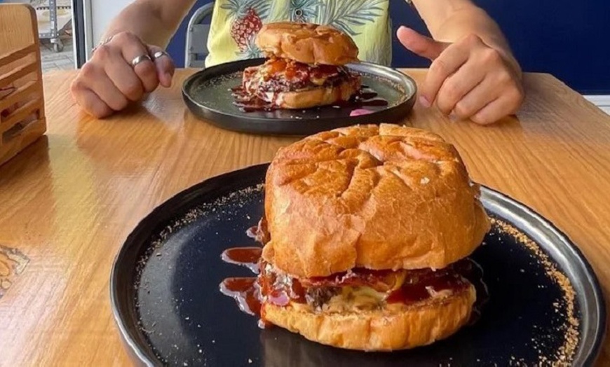 Image 12: Menú de smash burger con entrante, patatas y bebidas para 2 o 4