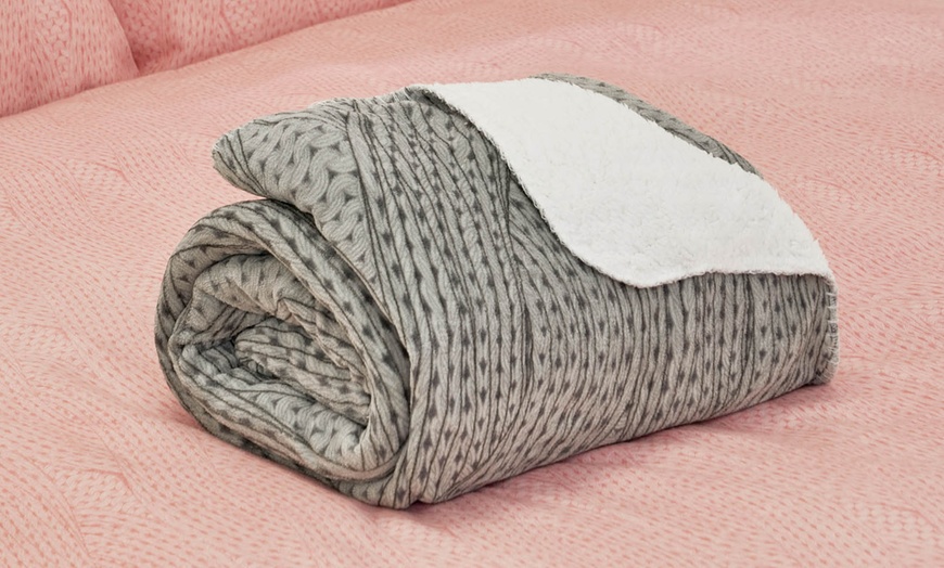 Image 3: Chunky Knit Reversible Sherpa Throw