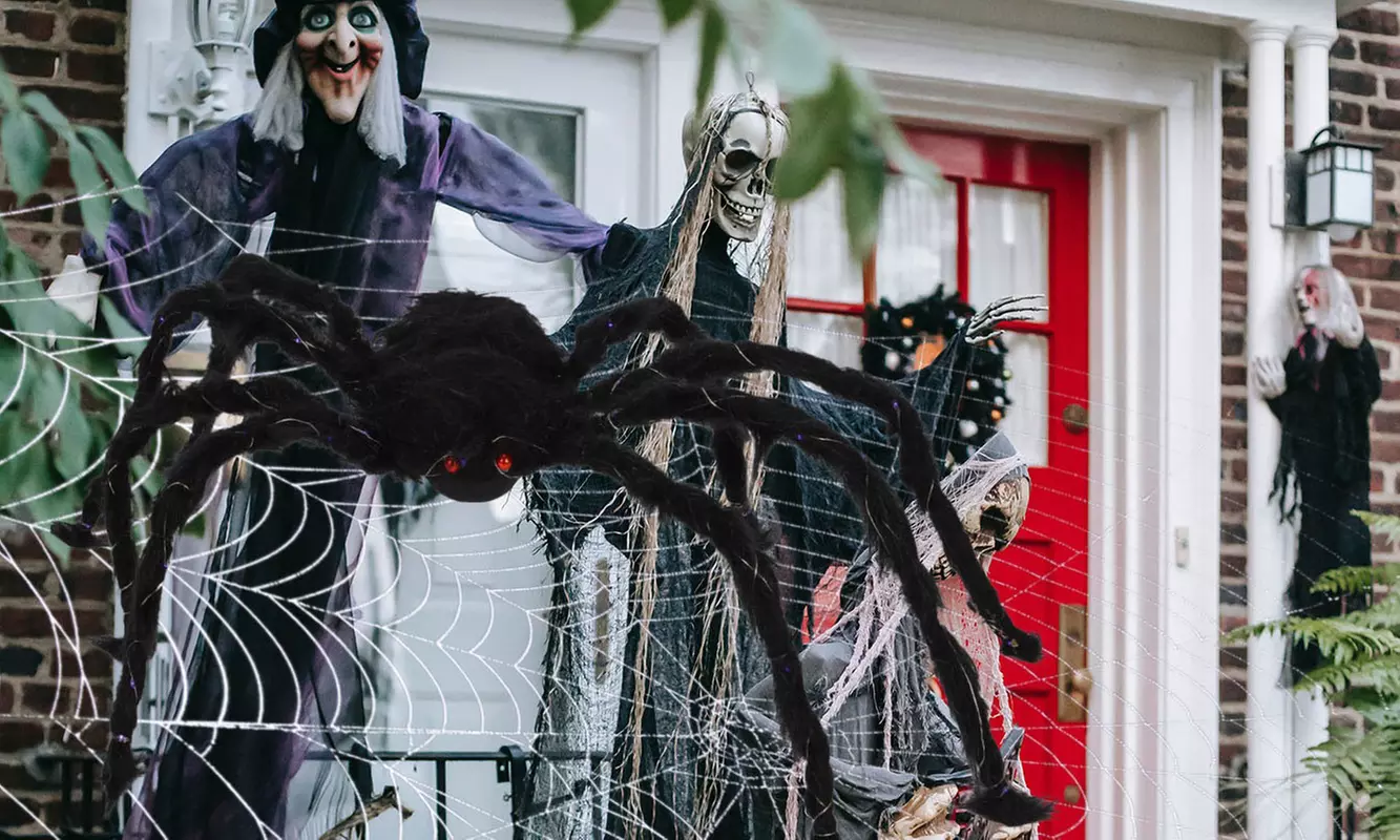 2.5Ft Giant Scary Fake Black Hairy Spiders with Purple Lights for Halloween