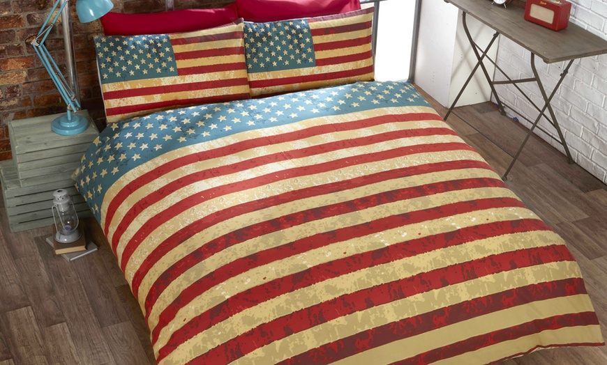 Image 2: Reversible Duvet Set