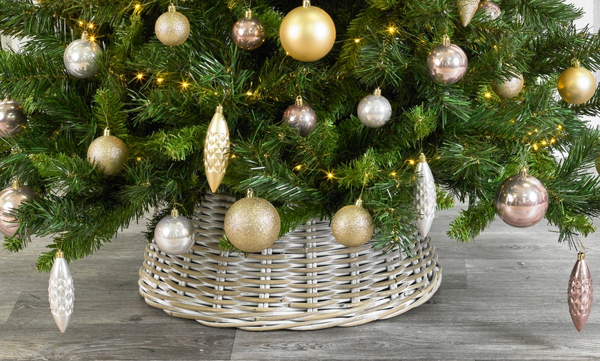 Image 7: Wicker Christmas Tree Skirt