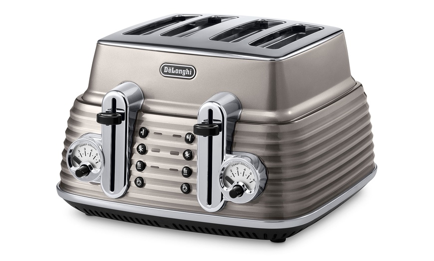 Image 2: Delonghi Kettle and Toaster