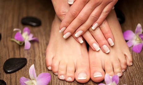 Fino a 3 manicure e 3 pedicure con smalto semipermanente al SG Beauty Center (sconto fino a 66%)