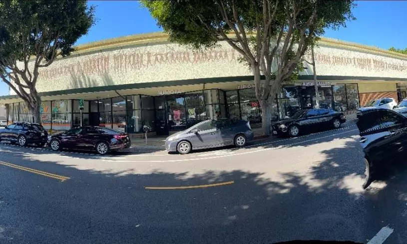 Self-Guided Hood Tour LA – Car Pass for 3 or 6 Guests 