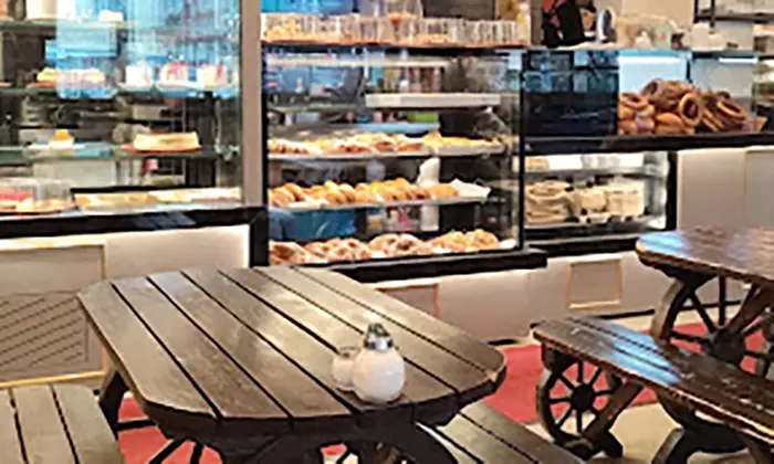 Köstliches Chicken-Menü mit Reis, Salat und Dessert für 1-4 Personen