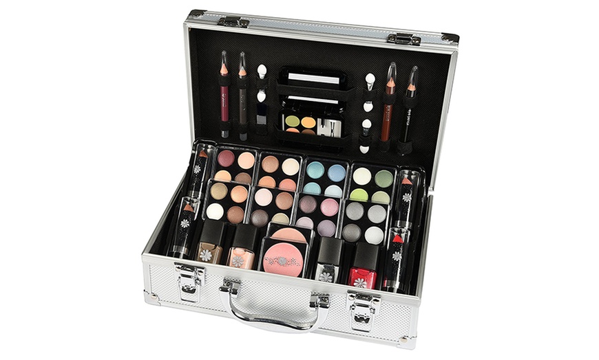 Image 4: Urban Beauty Cosmetics Sets