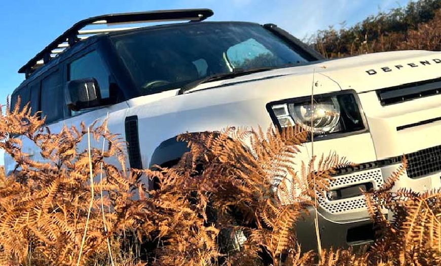 Image 1: Save 38% on a 1-hour junior Land Rover driving adventure for kids 8+!