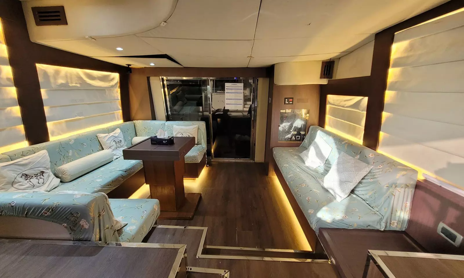 Enjoy Luxury Yacht Up to 50 People for 1-3 hours