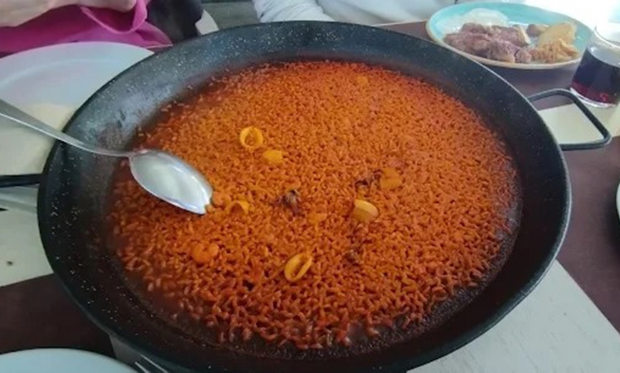 Image 13: Parrillada para 2 o 4: aperitivo, entrantes, postres, bebida y vino
