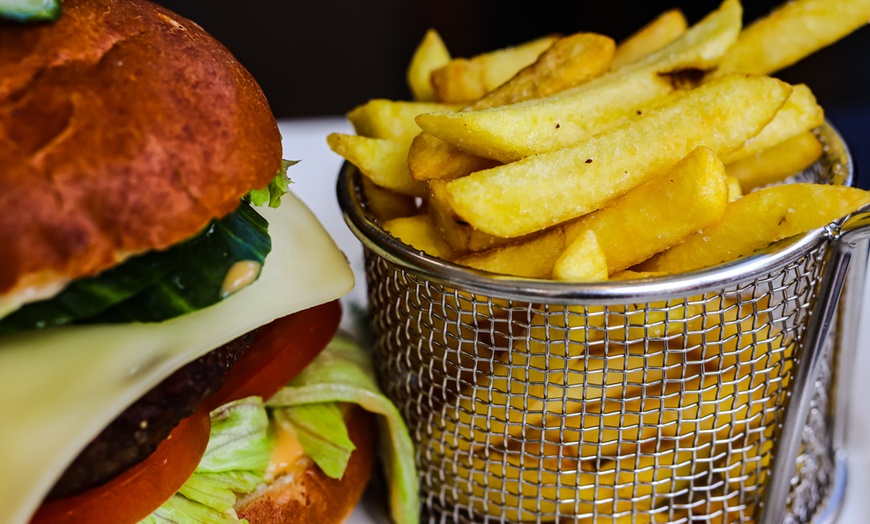 Image 2: Hamburger mit Steakhouse Pommes für 1 - 4 Personen