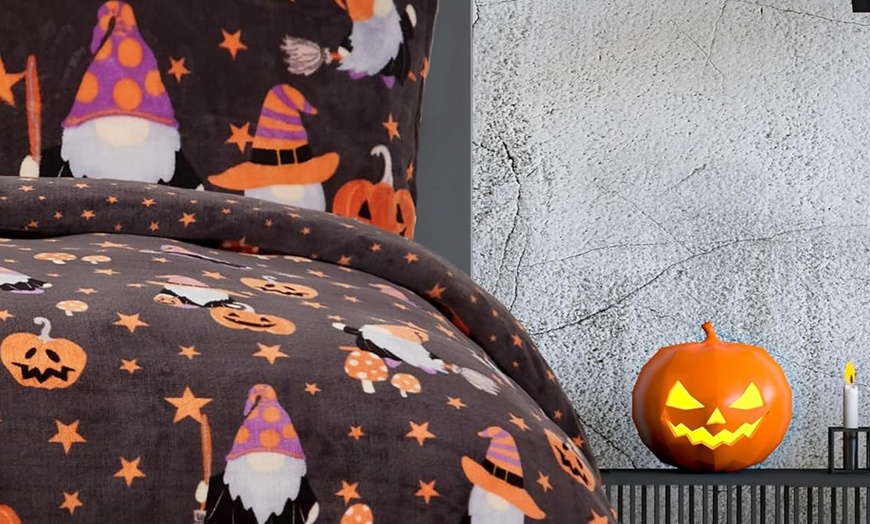 Image 4: Halloween Gonk Flannel Reversible Duvet Set