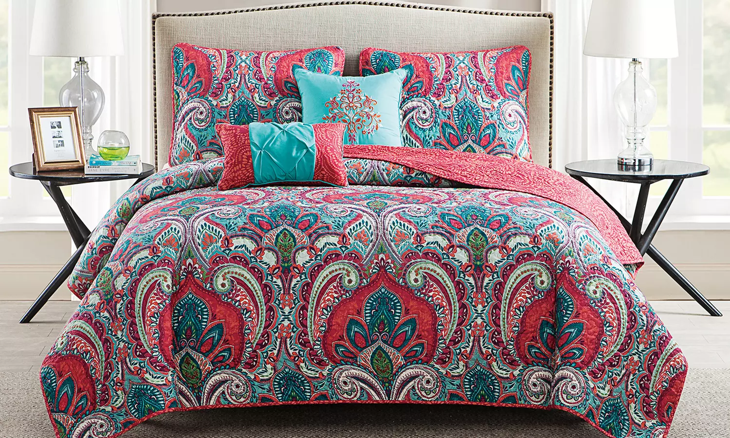 Casa Reál Reversible Quilt Set (4 or 5-Piece) - Primary Image