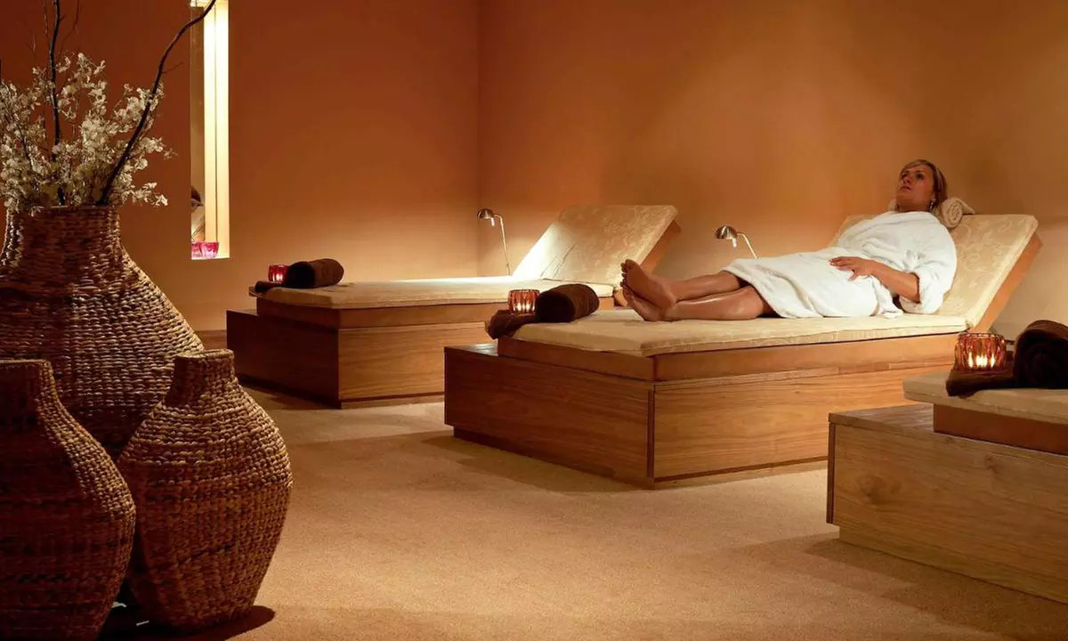 Cardiff: 4* Classic Double or Twin Room with Breakfast & Late CheckOut