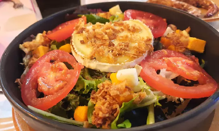 Menú para 2 o 4 personas con postre y bebida en Brasería El Colibrí