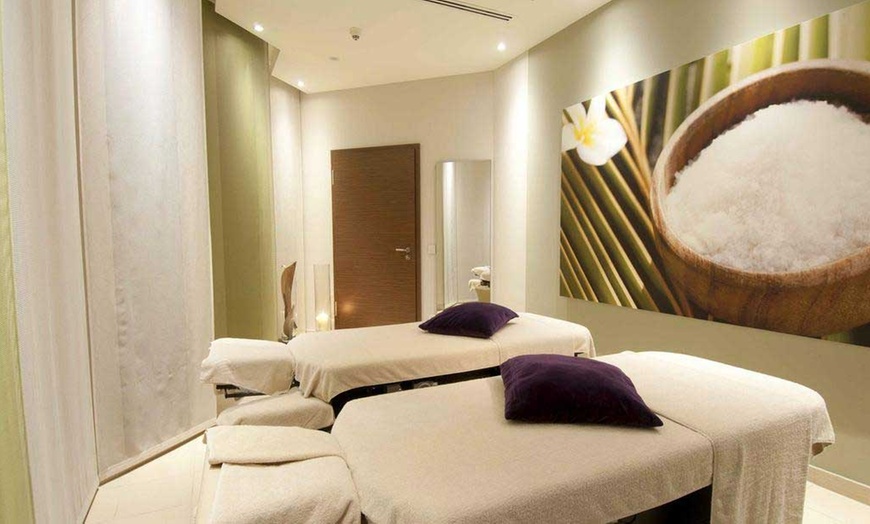 Image 10: Spa-Tageskarte u. Aromaöl-Massage