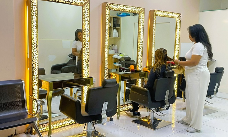 Image 3: Cut w/ Wash & Optional Hot Oil Treatment or Highlight or Color Package