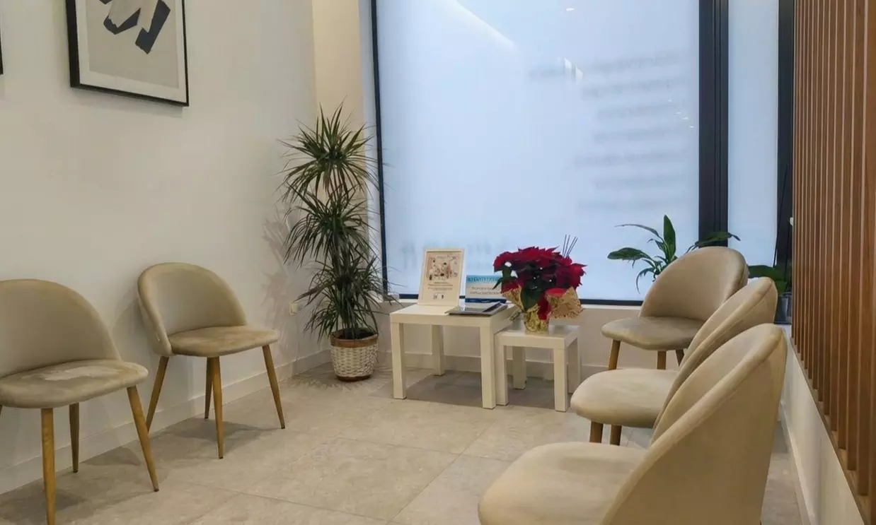 Limpieza bucal con ultrasonidos, pulido y fluorización, revisión completa y radiografía, ahorra un 83% - Second Medium