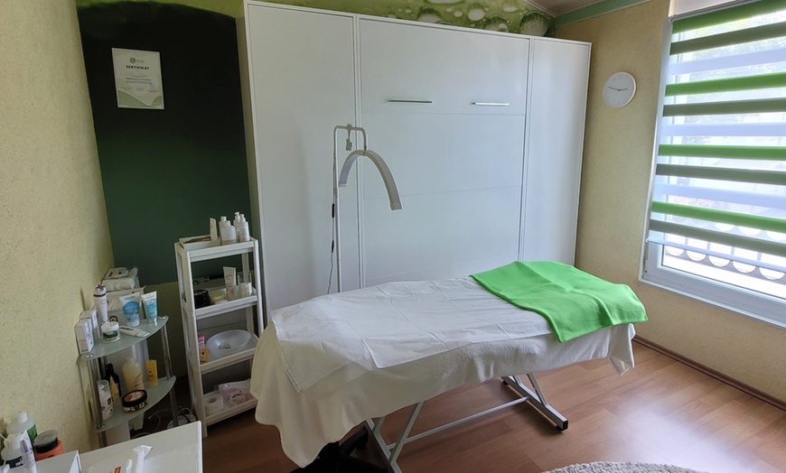 Image 2: Klassische oder japanische Kobido Gesichtsmassage inkl. Extras