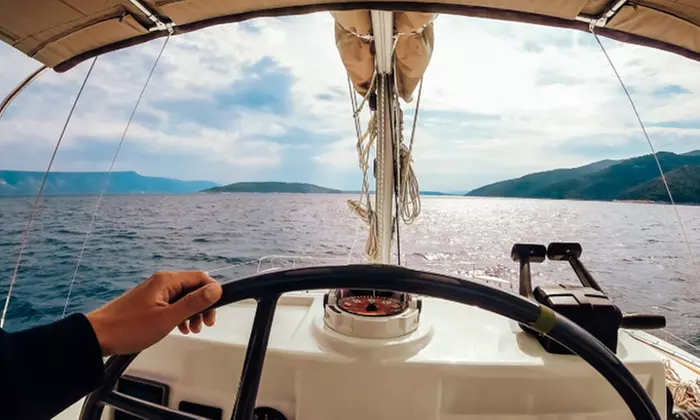 Paseo en barco con deliciosa barbacoa a bordo para hasta 12 personas