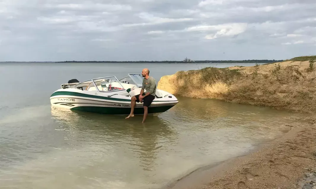Up to 10% Off on Motorboat Rental at Lake Day Rental - Second Medium