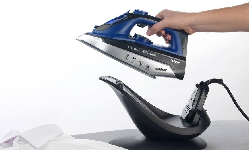 Image 3: Beldray Cordless Steam Iron