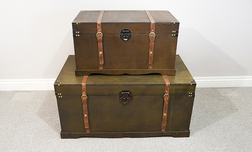 Image 4: Vintage-Style Box