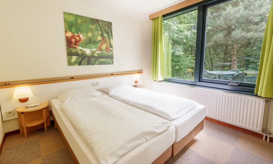 Image 2: Center Parcs: weekend/midweek/week Comfort cottage voor 4 personen