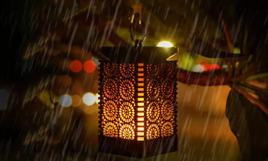 Image 2: Solar-Powered Lantern Lights