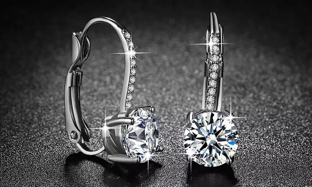 Boucles d'oreilles pendantes ornées de cristaux