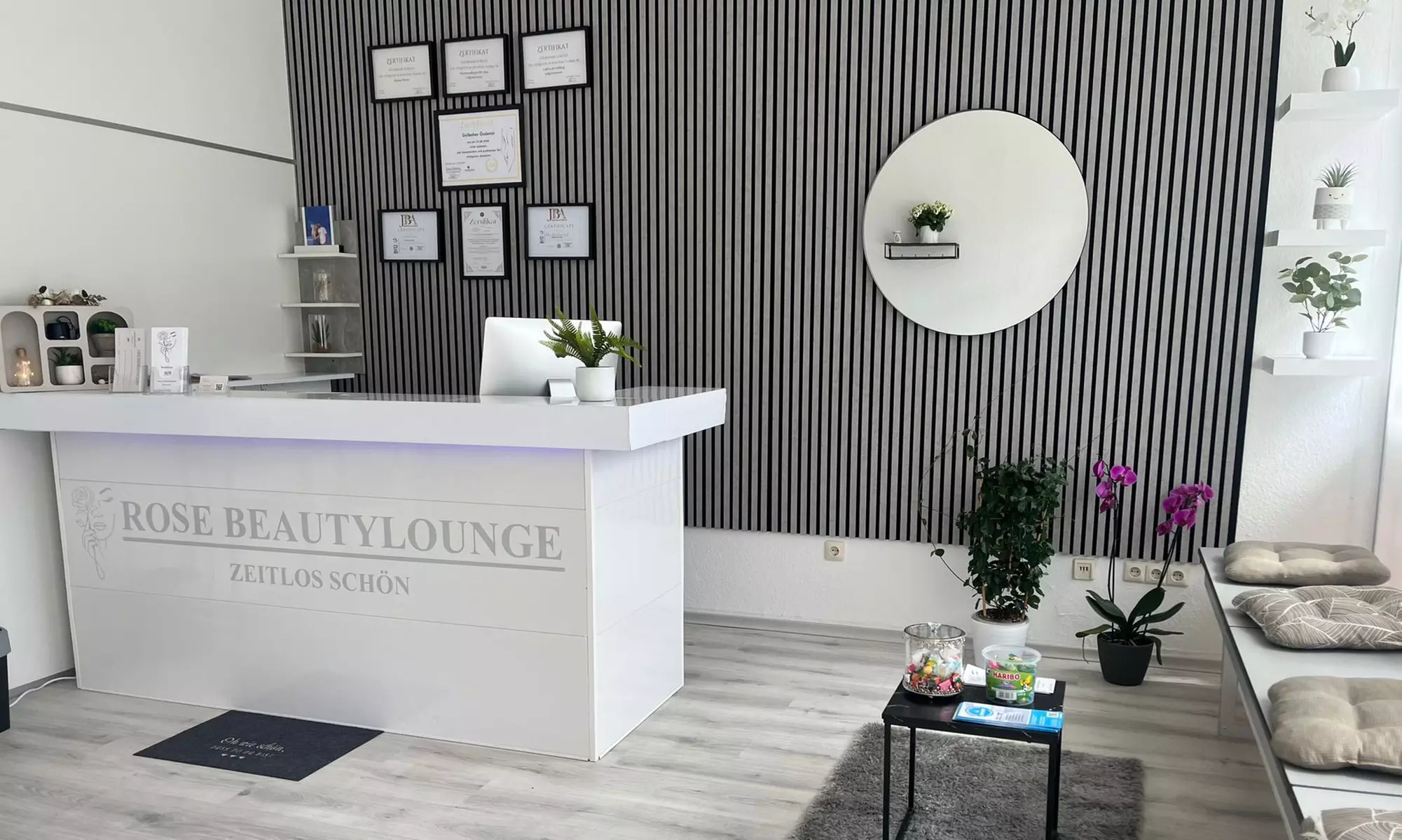 Augenbrauen-Lifting und/oder Wimpern-Lifting ohne/mit Färben