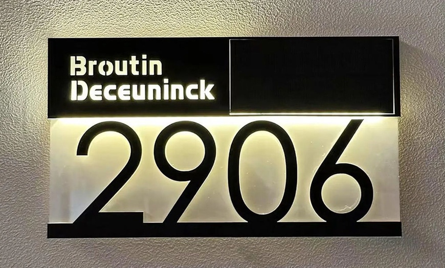 Image 7: Personalisierbares Haustürschild mit Solarlicht, Text und Nummer