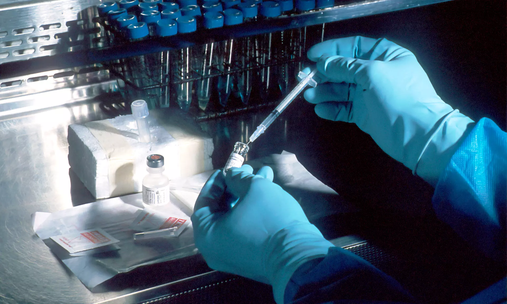 Online Escape Game „Contagious – Einbruch im Labor“ für bis zu 6 Personen von Think Square (57% sparen) - Primary Image