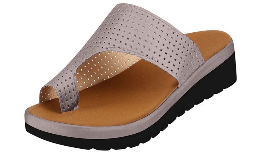 Image 9: Bunion Corrector Sandals