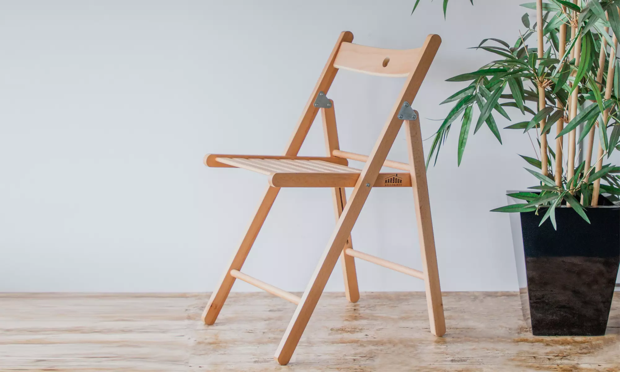 Chaise en bois de hêtre massif et armature métallique, coloris au choix et livraison gratuite - Primary Image