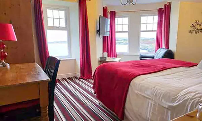 Isle of Anglesey: Double Room with Breakfast, Dinner & Welcome Drink