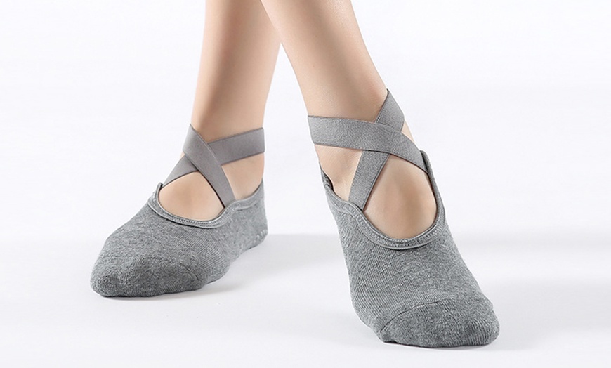 Image 4: Non-Slip Socks for Yoga, Pilates or Barre