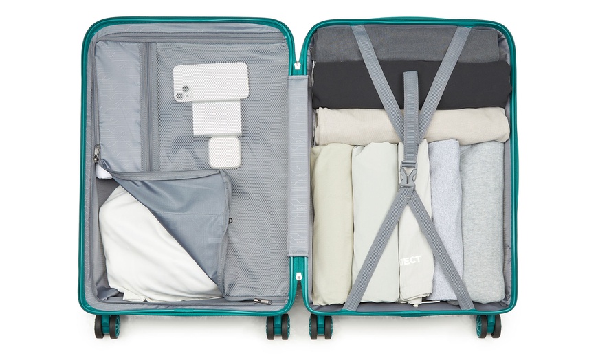 Image 14: Maleta o juego de maletas de ruedas ligeras con diseño estriado