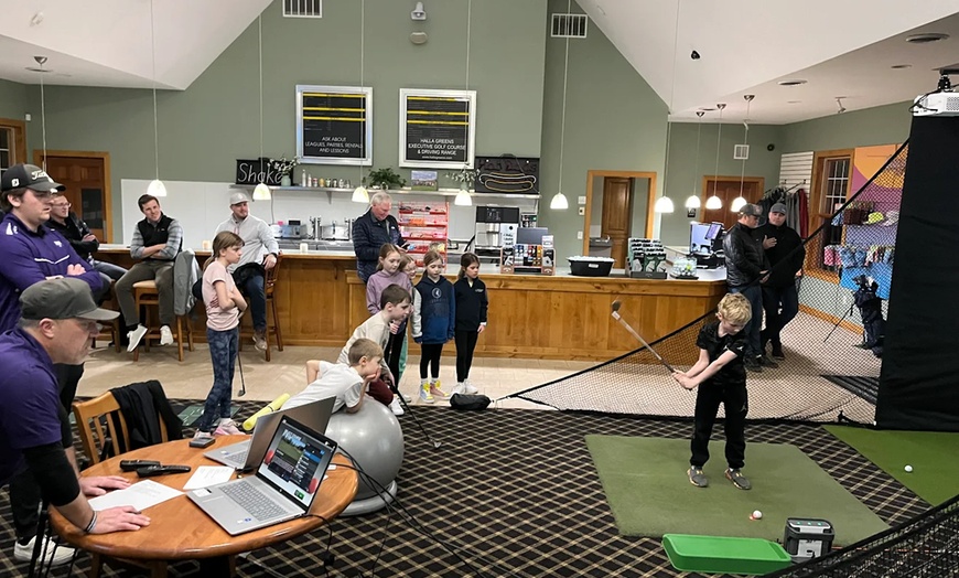 Image 3: Golf Fun Awaits: One, Two or Four Hours of Golf for One, Two or Four