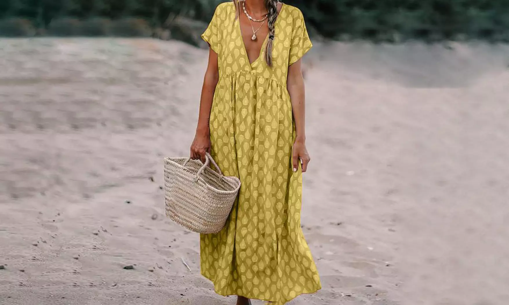 Robe longue style bohème à col plongeant, différentes tailles disponibles - Primary Image