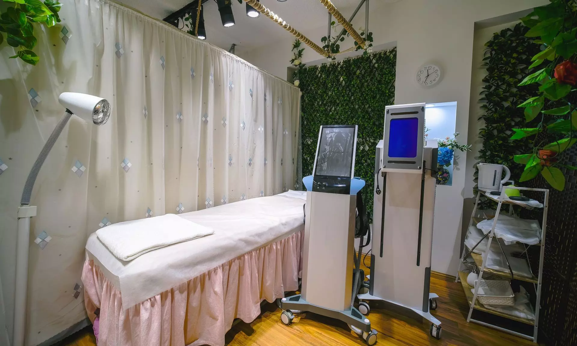 Relax and Unwind with a Choice of Essential Oil or Hot Stone Massage