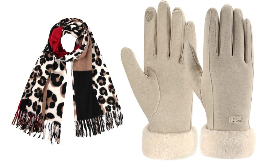 Image 14: Leopard Scarf and Touchscreen Gloves