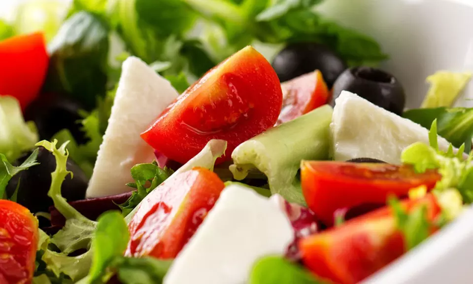 Menú mediterráneo con entrante, principal, postre y bebida para 2 o 4